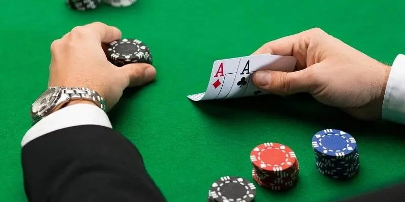 Cách chơi Xì tố quan sát đối thủ
